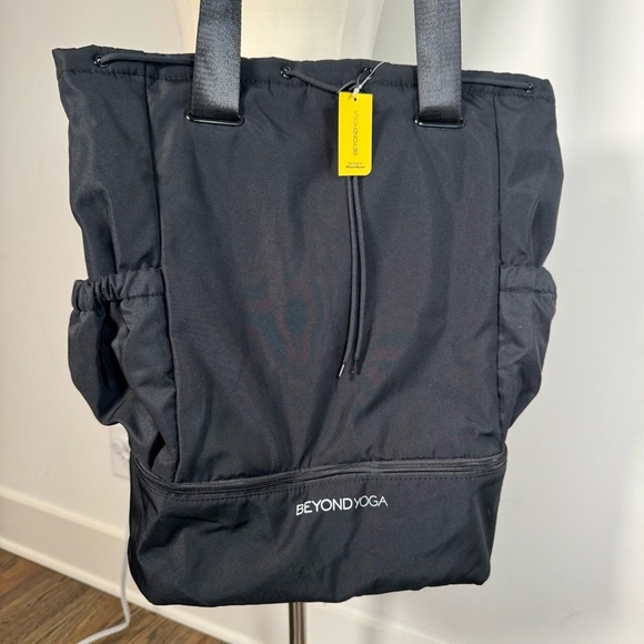 Beyond Yoga Convertible Gym Bag NWT - Picture 1 of 7